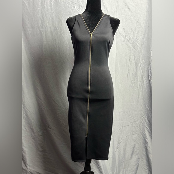 🔥 Sleek Black Sleeveless Dress with Front Zipper – Curve-Hugging & Stylish! - Picture 2 of 4